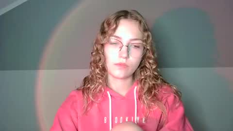 Snapshot of lily_tayberry chatting on 09/14/25, 03:33 small lily online show from 09/14/25, 03:33