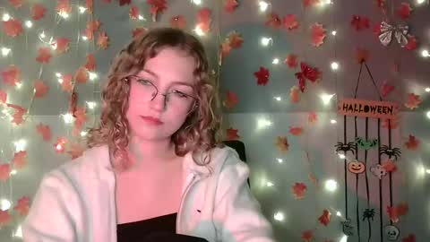 Snapshot of lily_tayberry chatting on 10/02/25, 03:41 small lily online show from 10/02/25, 03:41