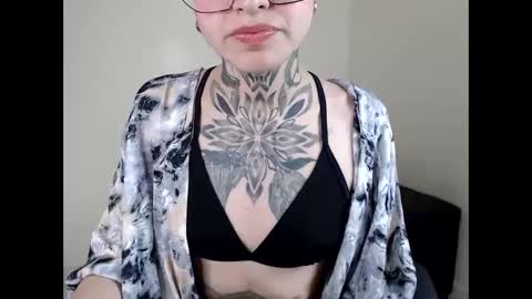 Snapshot of lilyadamsc chatting on 01/19/25, 08:09 Lily online show from 01/19/25, 08:09