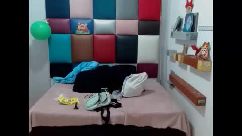 lilyjamesx online show from 12/19/24, 06:01
