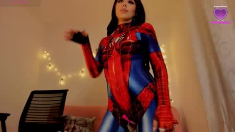 Snapshot of lilyrouse_ chatting on 01/16/25, 05:00 lily help me to collect more cosplay online show from 01/16/25, 05:00