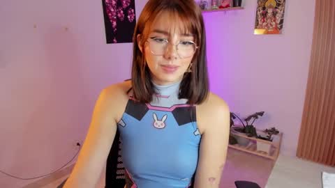 Snapshot of lilyrouse_ chatting on 09/24/25, 04:38 lily help me to collect more cosplay online show from 09/24/25, 04:38