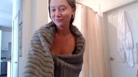 Lily Monroe online show from 10/05/25, 07:56