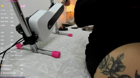 Snapshot of lina_garcia chatting on 01/19/25, 02:28 online show from 01/19/25, 02:28