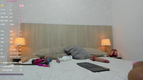 Snapshot of lina_garcia chatting on 02/13/25, 02:42 online show from 02/13/25, 02:42