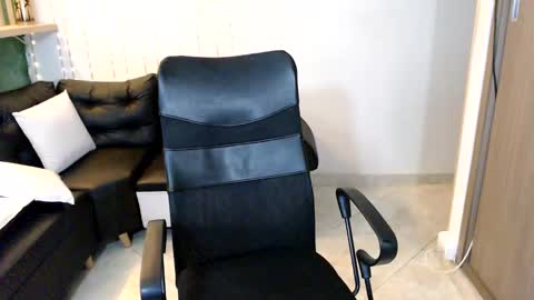 lina_kl online show from 11/13/25, 05:06