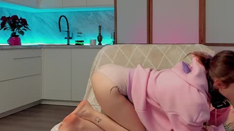 Snapshot of lina_n_kitty chatting on 12/04/24, 12:14 Lina - online show from 12/04/24, 12:14