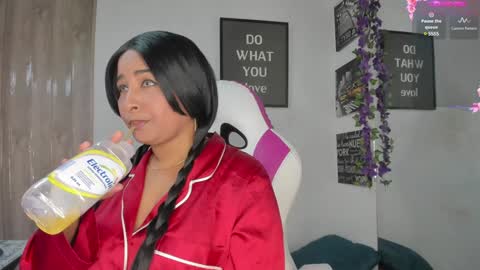 Snapshot of lina_sanchezih chatting on 12/16/24, 02:27 LINA SANCHEZ online show from 12/16/24, 02:27