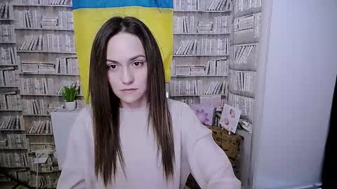 Lina online show from 09/28/25, 07:47