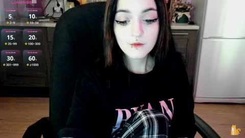 Lina 3  1715622743 online show from 12/13/24, 07:58