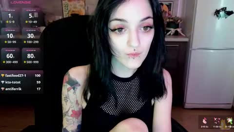 Lina 3  1715622743 online show from 02/28/25, 10:09