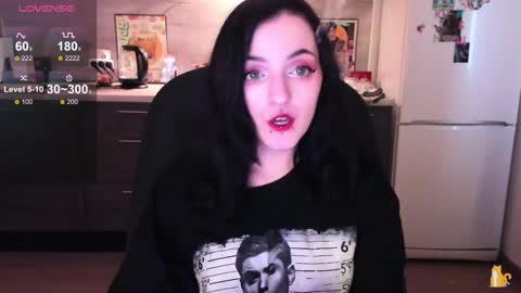 Lina 3  1715622743 online show from 11/11/25, 07:19