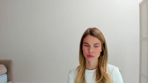 Snapshot of linabey chatting on 10/20/25, 11:21 linabey online show from 10/20/25, 11:21