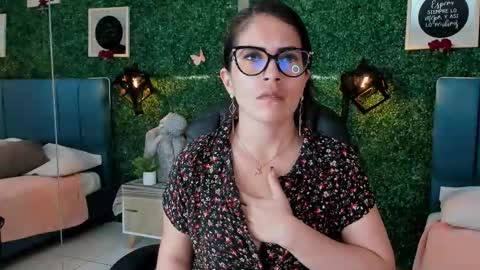 Lina  online show from 10/22/25, 11:32