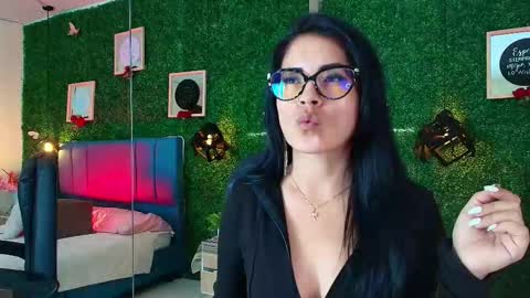 Lina  online show from 11/10/25, 11:53