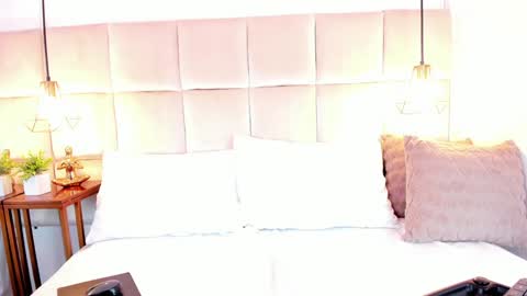 Snapshot of linaglam chatting on 01/20/25, 10:37 LinaGlam online show from 01/20/25, 10:37