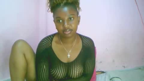 linah1123 online show from 10/18/25, 10:38