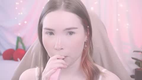 Snapshot of linalyy chatting on 10/22/25, 04:35 Lina online show from 10/22/25, 04:35