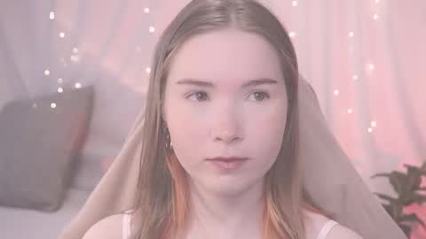 Snapshot of linalyy chatting on 10/29/25, 04:48 Lina online show from 10/29/25, 04:48