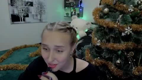 Snapshot of linatruly chatting on 12/15/24, 12:07 Lina online show from 12/15/24, 12:07