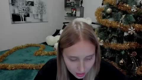 Snapshot of linatruly chatting on 12/16/24, 10:34 Lina online show from 12/16/24, 10:34