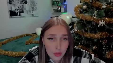 Snapshot of linatruly chatting on 12/20/24, 08:12 Lina online show from 12/20/24, 08:12