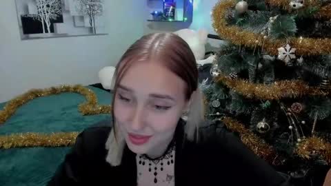 Snapshot of linatruly chatting on 12/21/24, 08:43 Lina online show from 12/21/24, 08:43