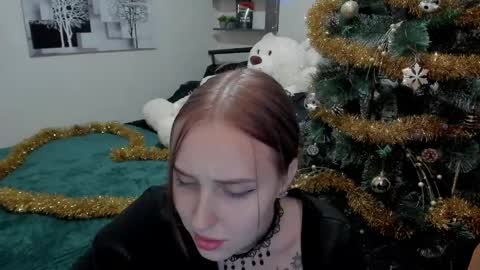Snapshot of linatruly chatting on 12/21/24, 11:45 Lina online show from 12/21/24, 11:45