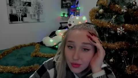 Snapshot of linatruly chatting on 12/24/24, 02:43 Lina online show from 12/24/24, 02:43