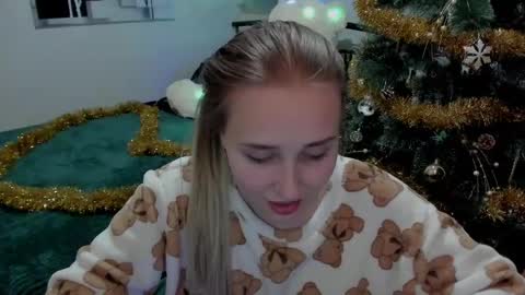 Snapshot of linatruly chatting on 12/26/24, 12:03 Lina online show from 12/26/24, 12:03
