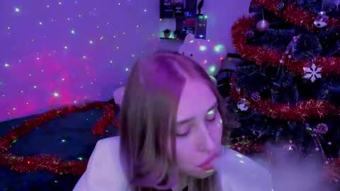 Snapshot of linatruly chatting on 12/29/24, 12:20 Lina online show from 12/29/24, 12:20