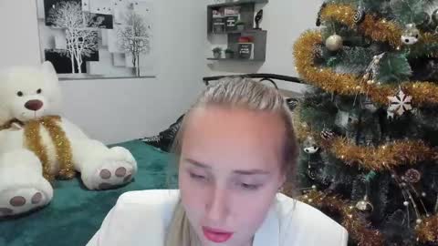 Snapshot of linatruly chatting on 01/12/25, 08:25 Lina online show from 01/12/25, 08:25