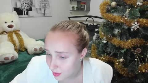 Snapshot of linatruly chatting on 01/12/25, 11:26 Lina online show from 01/12/25, 11:26