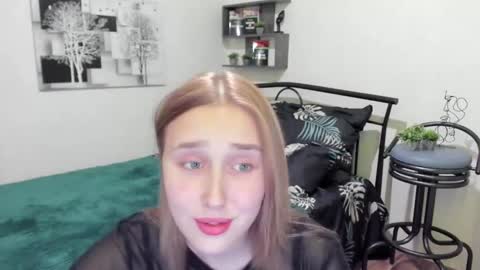 Snapshot of linatruly chatting on 01/17/25, 09:28 Lina online show from 01/17/25, 09:28