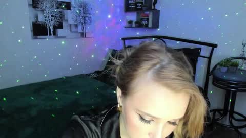 Snapshot of linatruly chatting on 01/22/25, 09:32 Lina online show from 01/22/25, 09:32