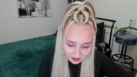 Snapshot of linatruly chatting on 02/15/25, 09:15 Lina online show from 02/15/25, 09:15