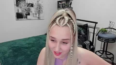 Snapshot of linatruly chatting on 02/18/25, 11:41 Lina online show from 02/18/25, 11:41