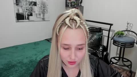 Snapshot of linatruly chatting on 02/26/25, 12:49 Lina online show from 02/26/25, 12:49