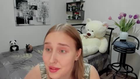 Snapshot of linatruly chatting on 03/11/25, 12:33 Lina online show from 03/11/25, 12:33