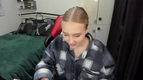 Snapshot of linatruly chatting on 09/18/25, 09:39 Lina online show from 09/18/25, 09:39
