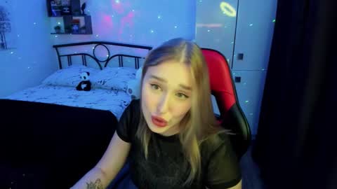 Lina online show from 10/16/25, 09:49