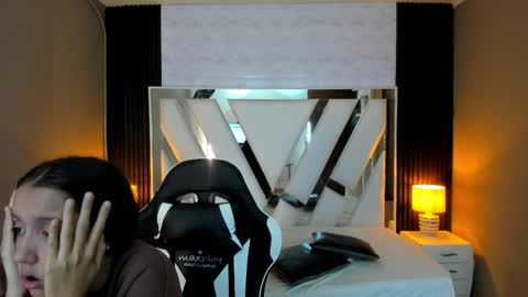  Linda  online show from 10/26/25, 01:06