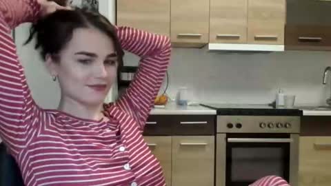 Linda online show from 11/22/25, 08:08