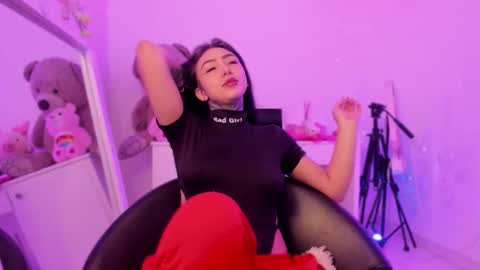 Lindaa maria  online show from 10/21/25, 08:31