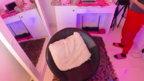 Lindaa maria  online show from 10/25/25, 06:10