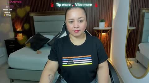 Snapshot of linda_rios_ chatting on 12/28/24, 12:03 L I N D A online show from 12/28/24, 12:03