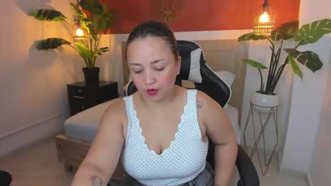 Snapshot of linda_rios_ chatting on 12/29/24, 12:34 L I N D A online show from 12/29/24, 12:34