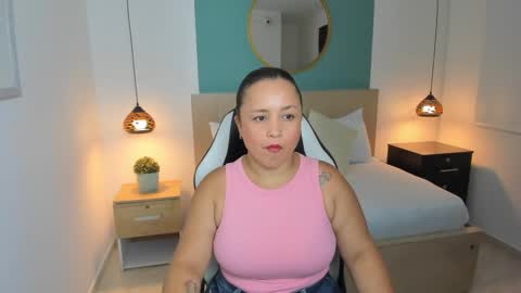 Snapshot of linda_rios_ chatting on 01/11/25, 06:54 L I N D A online show from 01/11/25, 06:54
