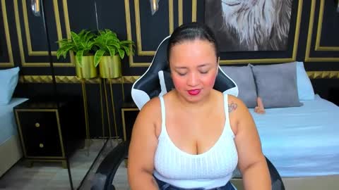 Snapshot of linda_rios_ chatting on 02/01/25, 11:54 L I N D A online show from 02/01/25, 11:54