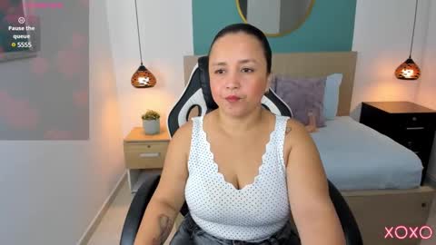Snapshot of linda_rios_ chatting on 02/17/25, 07:10 L I N D A online show from 02/17/25, 07:10